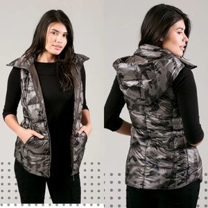 NEW MY ANORAK SZ SM SHORT HOODED QUILTED VEST CAMO